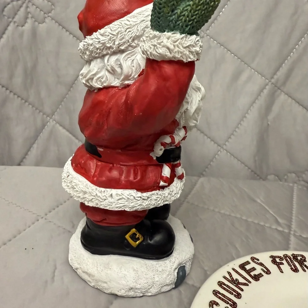 HAOHIZE Resin Santa Claus figurine functioning as a snack or dessert holder